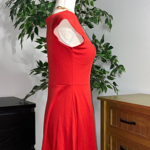 Red Dress - Picture 4 of 5